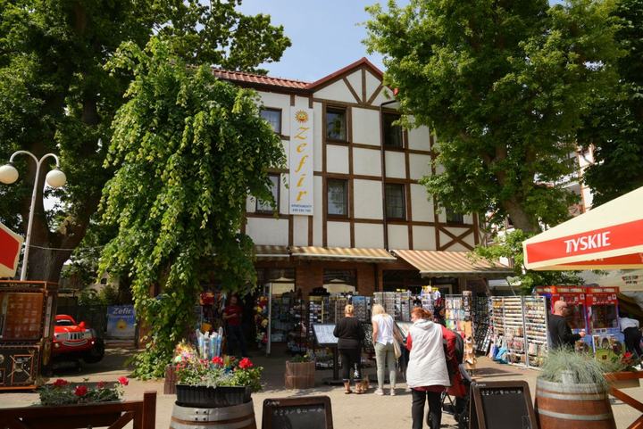 Deptak przy Apartamentach Zefir